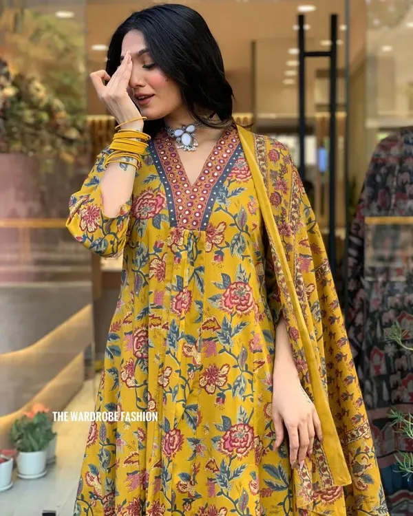 Yellow_Cotton_Premium_Kurta_Set_For_Women