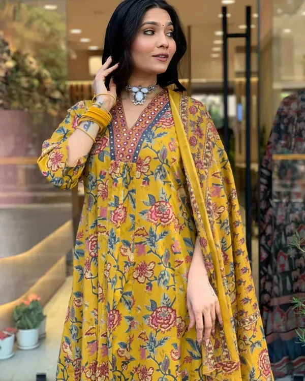 Yellow_Cotton_Premium_Kurta_Set_For_Women