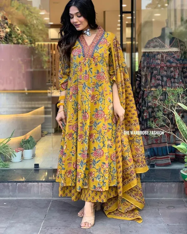 Yellow_Cotton_Premium_Kurta_Set_For_Women