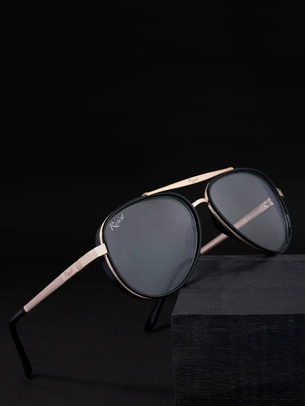 Photochromic_and_UV_Protected_Gold_Wayfarer_Sunglasses_For_Men_&_Women