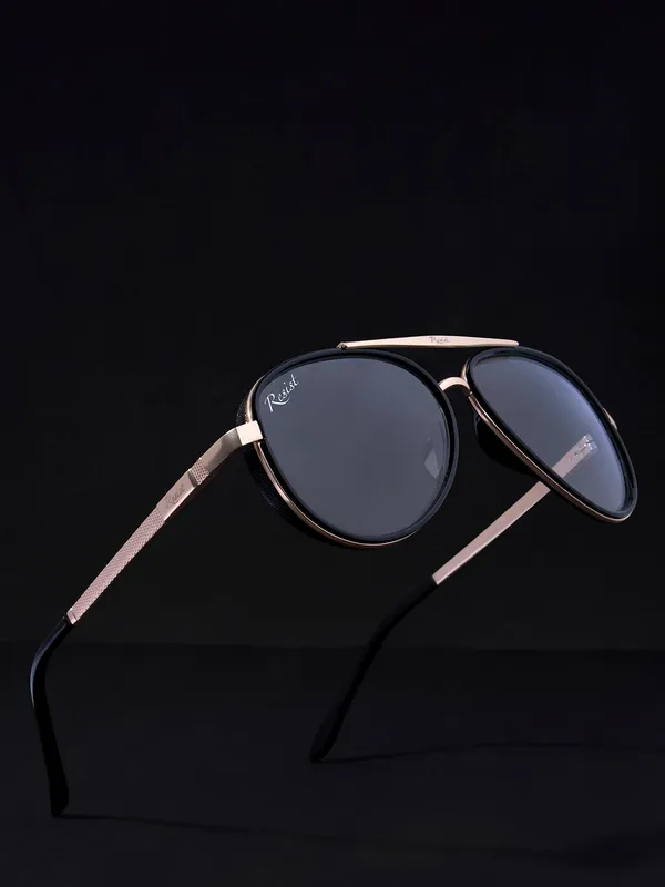 Photochromic_and_UV_Protected_Gold_Wayfarer_Sunglasses_For_Men_&_Women