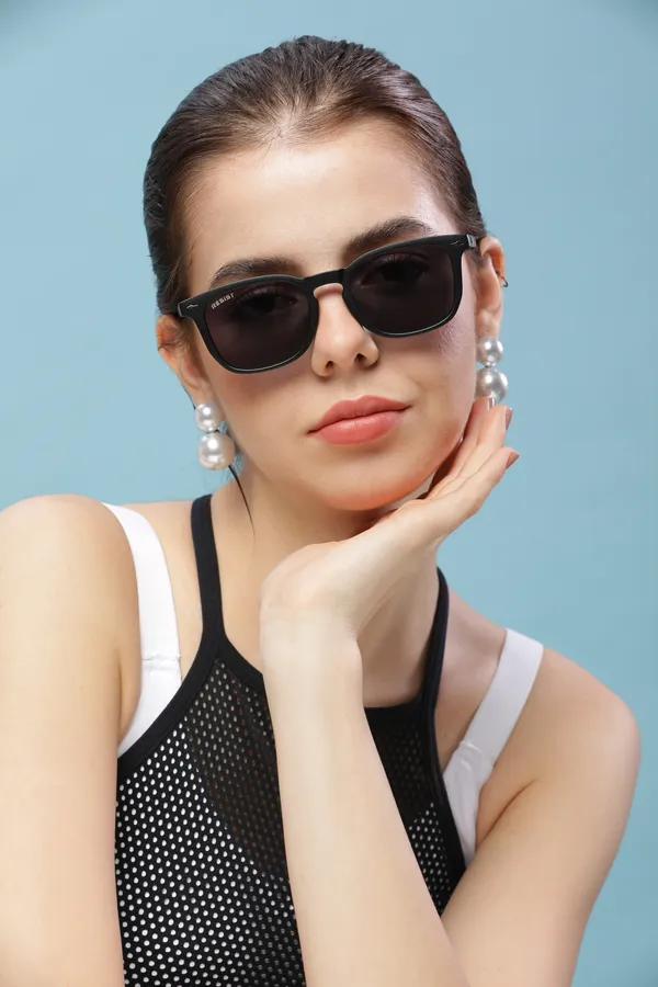 UV_Protected_Black_Wayfarer_Sunglasses_For_Men_&_Women