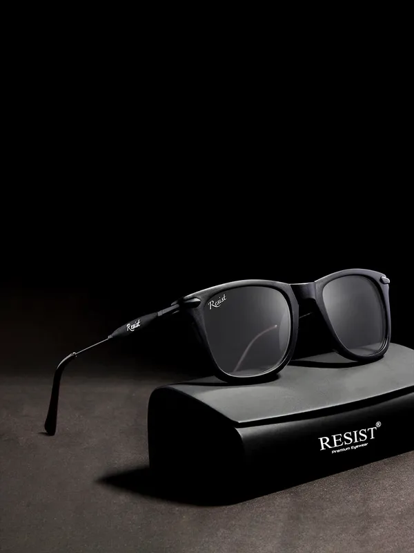 UV_Protected_Black_Photochromic_Day_Night_Wayfarer_Sunglasses_for_Men_and_Women