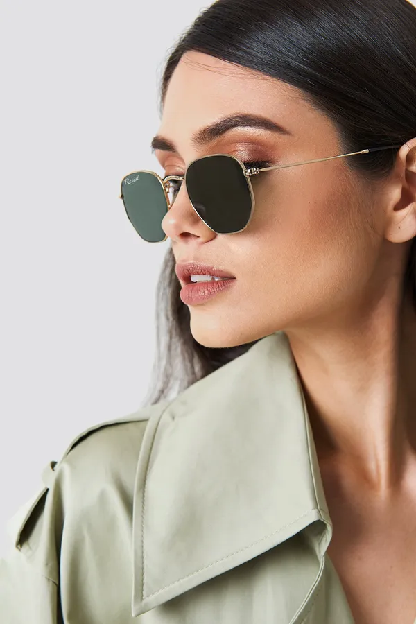 UV_Protected_Gold_Black_Round_Sunglasses_For_Men_&_Women