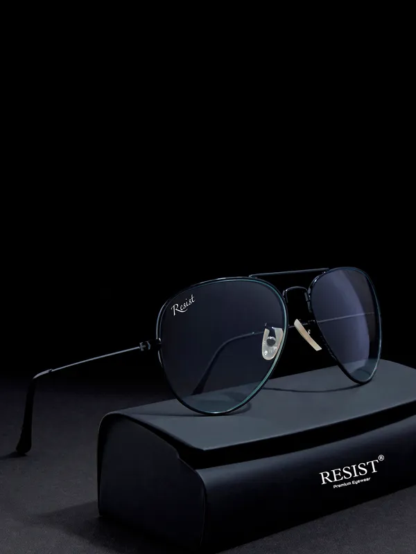 UV_Protected_Black_Photochromic_Day_Night_Aviator_Sunglasses_for_Men_and_Women