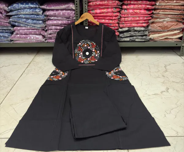 Black_Floral_Yoke_Thread_Work_Kurta_Pant_Set