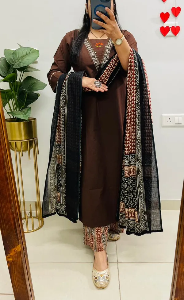 Dhabu_cotton_suit_set_with_heavy_embroidery_work_on_the_yoke_and_pockets__with_border_detailing_on_Sleeves.