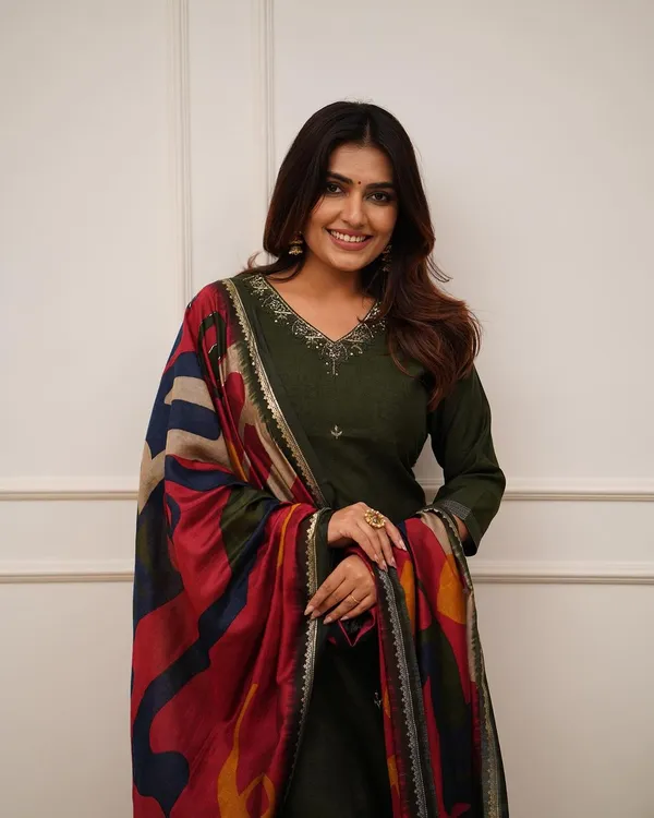 Green_Cotton_Kurta_and_Pant_with_Dupatta_Set
