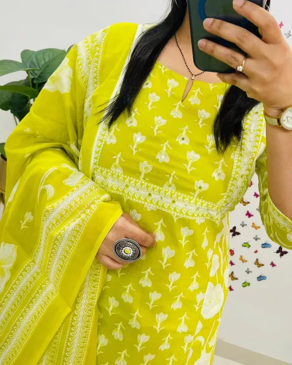 Women_Beautiful_Stylish_Pure_Cotton_Suit