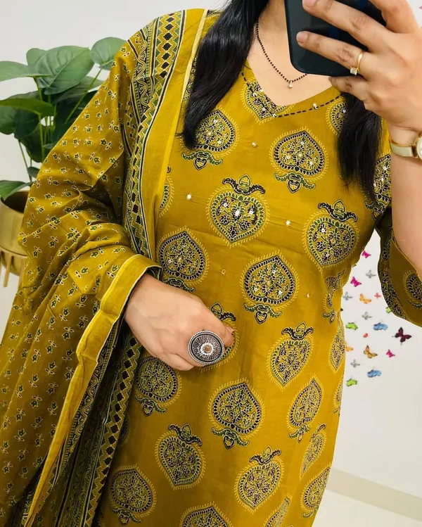 Women_Beautiful_Stylish_Pure_Cotton_Suit