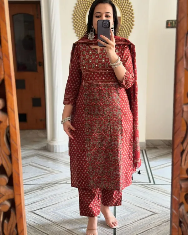 Maroon_Pure_Cotton_Ajrakh_Ethnic_Kurta_Set_For_Women_&_Girls