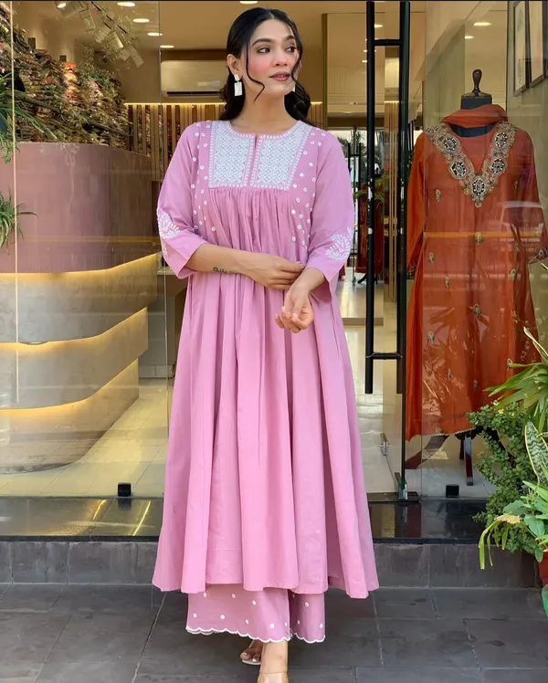 Women_Pure_Cotton_Embroidery_Kurta_With_Pant