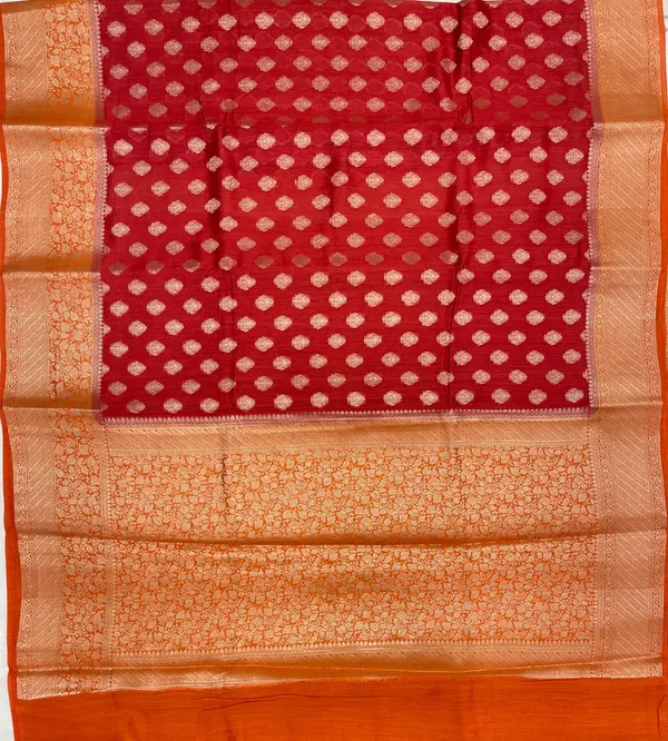 Humairah_Pure_Handloom_Red_Munga_Silk_Floral_Gold_Zari_Booti_with_Contrast_Orange_Floral_Jaal_Pallu_Skirt_Dual_Shade_Zari_Border_with_Orange_Blouse