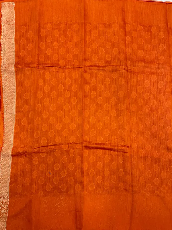 Humairah_Pure_Handloom_Red_Munga_Silk_Floral_Gold_Zari_Booti_with_Contrast_Orange_Floral_Jaal_Pallu_Skirt_Dual_Shade_Zari_Border_with_Orange_Blouse