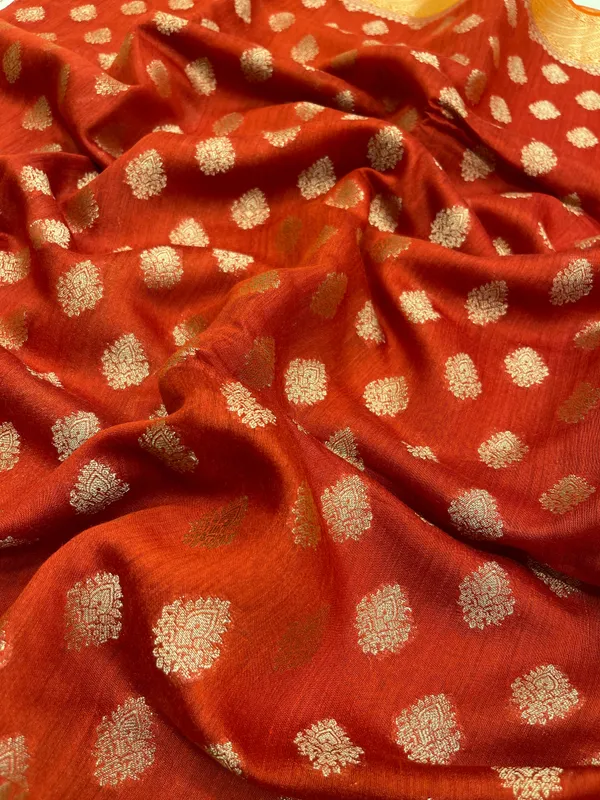 Humairah_Pure_Handloom_Red_Munga_Silk_Floral_Gold_Zari_Booti_with_Contrast_Orange_Floral_Jaal_Pallu_Skirt_Dual_Shade_Zari_Border_with_Orange_Blouse