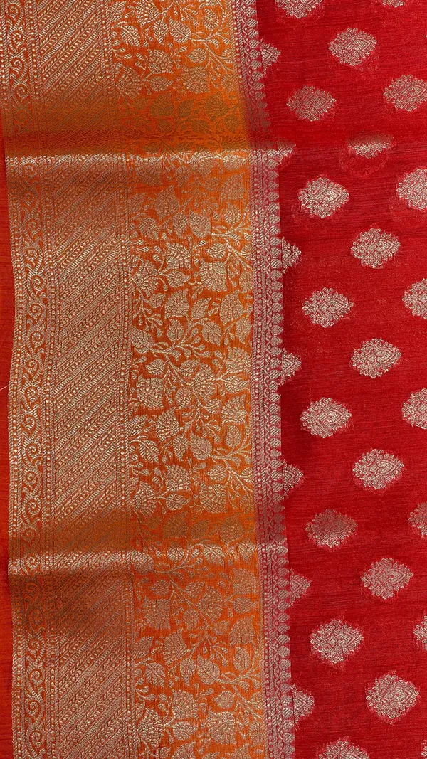 Humairah_Pure_Handloom_Red_Munga_Silk_Floral_Gold_Zari_Booti_with_Contrast_Orange_Floral_Jaal_Pallu_Skirt_Dual_Shade_Zari_Border_with_Orange_Blouse
