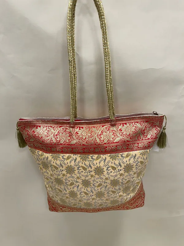 Cream_Banarasi_Hand_Bag_HBG_7