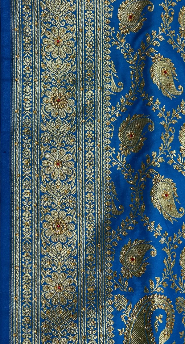 Humairah_Presents_Turqouise_Blue_Satin_Silk_Floral_Paisley_Zari_Jaal_Low_Stone_Work_Banarasi_Saree_with_Paisley_Boota_Pallu_and_Blue_Blouse