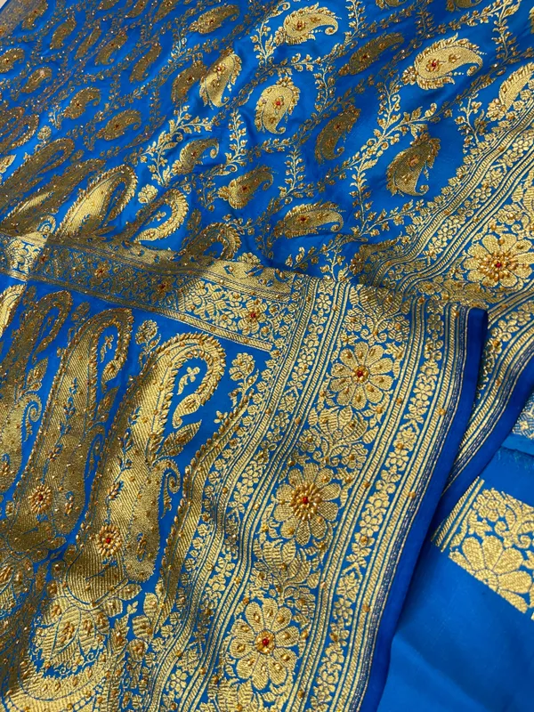 Humairah_Presents_Turqouise_Blue_Satin_Silk_Floral_Paisley_Zari_Jaal_Low_Stone_Work_Banarasi_Saree_with_Paisley_Boota_Pallu_and_Blue_Blouse