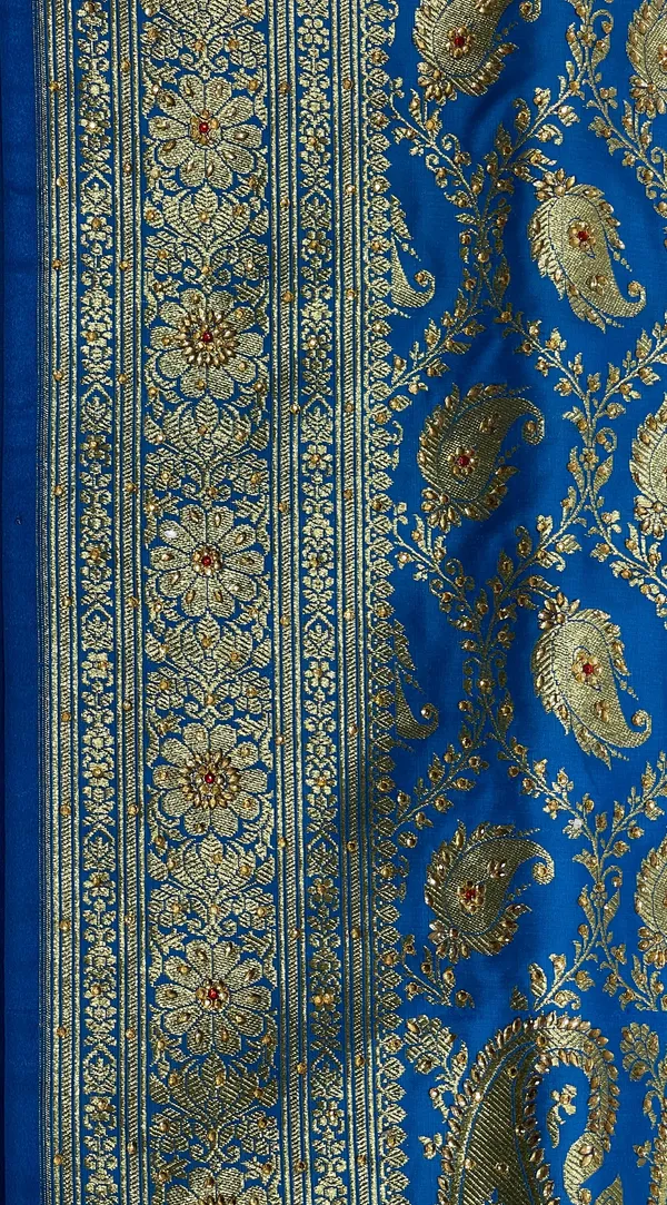 Humairah_Presents_Turqouise_Blue_Satin_Silk_Floral_Paisley_Zari_Jaal_Low_Stone_Work_Banarasi_Saree_with_Paisley_Boota_Pallu_and_Blue_Blouse