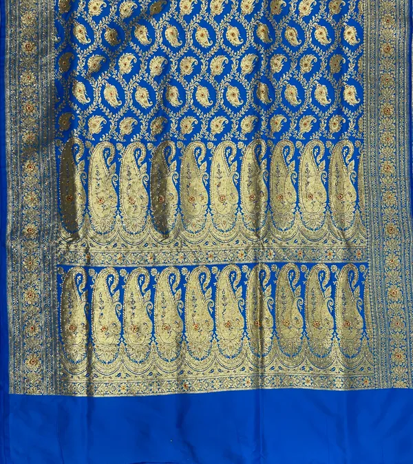 Humairah_Presents_Turqouise_Blue_Satin_Silk_Floral_Paisley_Zari_Jaal_Low_Stone_Work_Banarasi_Saree_with_Paisley_Boota_Pallu_and_Blue_Blouse
