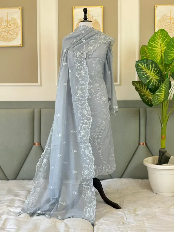 Grey_Mal_Chanderi_Floral_Embroidered_Banarasi_Suit_With_Embroidered_Dupatta_180Pnj_Mce4