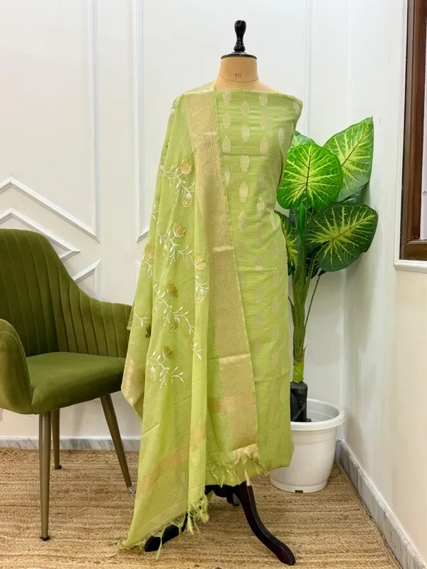 Light_Green_Kota_check_Floral_Zari_Booti_Banarasi_Suit_with_Embroidered_Jaal_Dupatta_130PNJ_KCH1