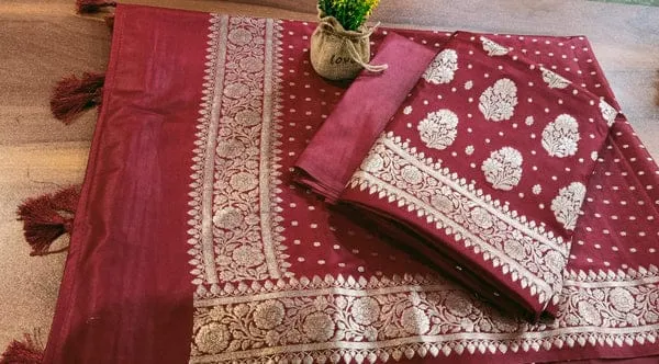 Wine_Katan_Georgette_Silver_Zari_Booti_Banarasi_Suit_Set_with_Chunri_Booti_1200SKL_KG10