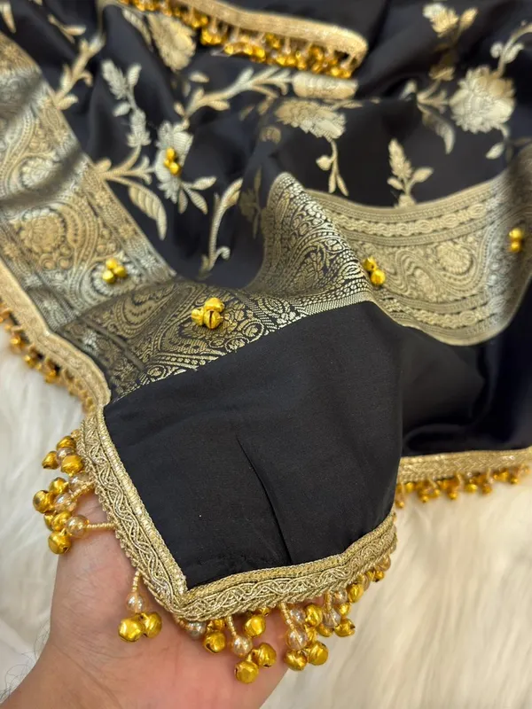 Grey_Silk_Zari_Booti_With_Ghungroo_And_Lace_Work_Banarasi_Suit_220PNJ_SG5
