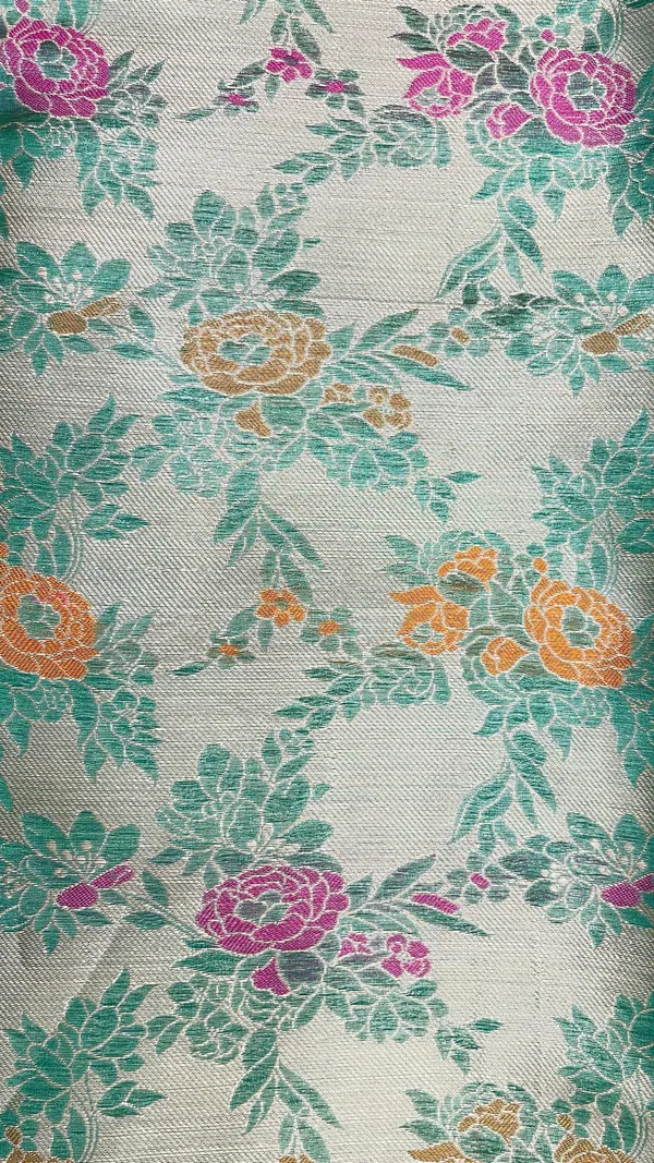 Humairah_Presents_Green_Art_Silk_Floral_Tilfi_Mina_Zari_Jaal_with_Contrast_Pink_Minakari_Boota_Pallu_Double_Mina_Zari_Border_and_Pink_Blouse