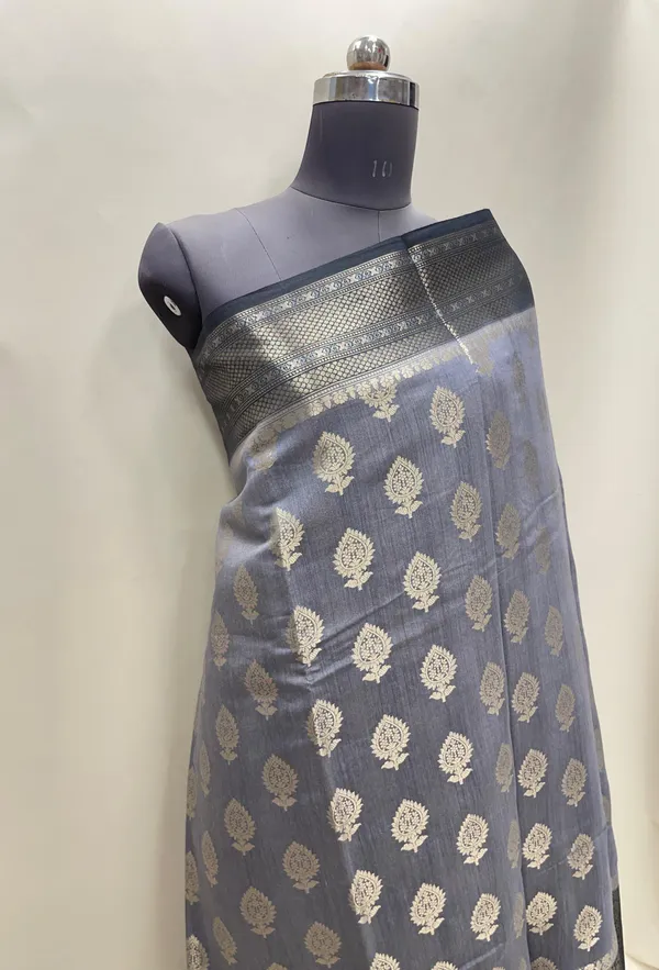 Humairah_Pure_Handloom_Grey_Munga_Silk_Floral_Gold_Zari_Booti_with_Contrast_Black_Floral_Jaal_Skirt_Dual_Shade_Mina_Zari_Border_with_Black_Blouse