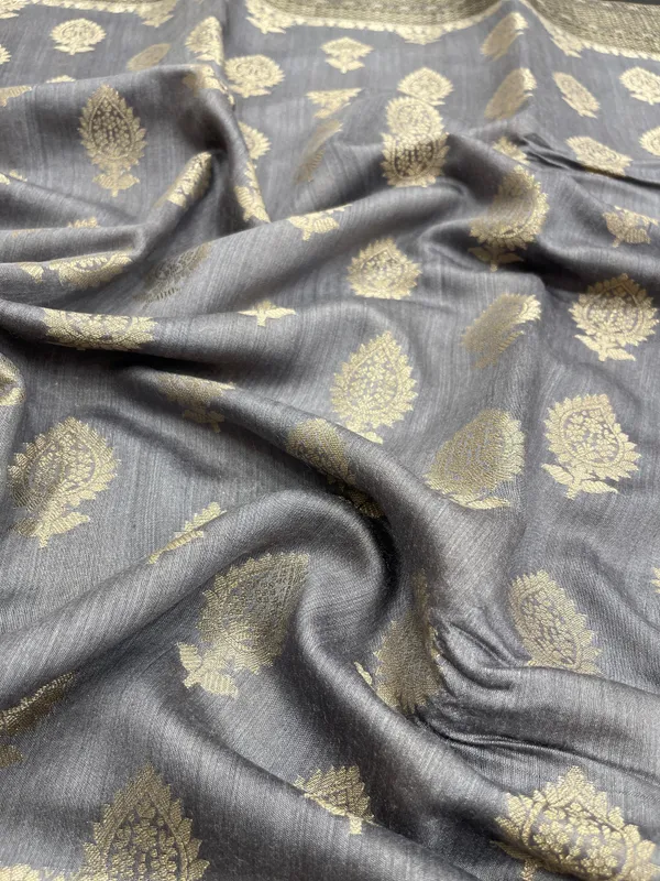 Humairah_Pure_Handloom_Grey_Munga_Silk_Floral_Gold_Zari_Booti_with_Contrast_Black_Floral_Jaal_Skirt_Dual_Shade_Mina_Zari_Border_with_Black_Blouse