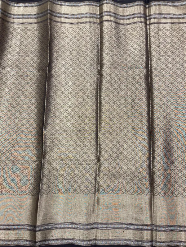 Humairah_Pure_Handloom_Grey_Munga_Silk_Floral_Gold_Zari_Booti_with_Contrast_Black_Floral_Jaal_Skirt_Dual_Shade_Mina_Zari_Border_with_Black_Blouse