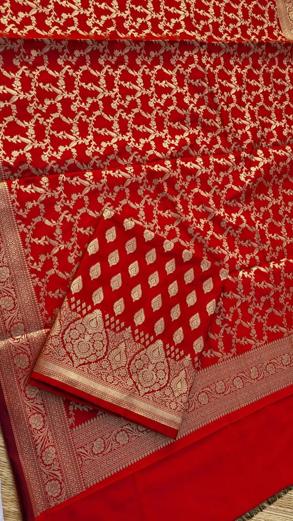 Red_Katan_Silk_Floral_Zari_Booti_Banarasi_With_Floral_Jaal_Dupatta_Suit_Set_Skl_Pk5