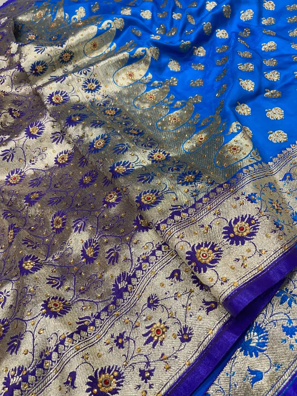 Humairah_Presents_Turqouise_Blue_Satin_Silk_Floral_Zari_Booti_Low_Stone_Work_Banarasi_Saree_with_Contrast_Blue_Pallu_and_Blue_Blouse