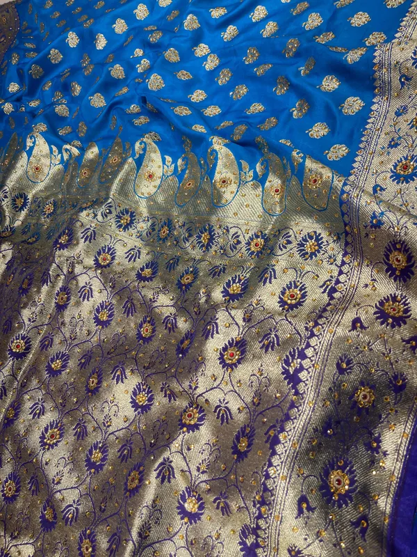 Humairah_Presents_Turqouise_Blue_Satin_Silk_Floral_Zari_Booti_Low_Stone_Work_Banarasi_Saree_with_Contrast_Blue_Pallu_and_Blue_Blouse