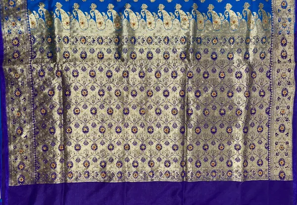 Humairah_Presents_Turqouise_Blue_Satin_Silk_Floral_Zari_Booti_Low_Stone_Work_Banarasi_Saree_with_Contrast_Blue_Pallu_and_Blue_Blouse