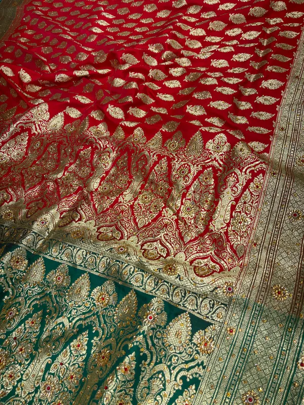 Humairah_Presents_Red_Satin_Silk_Floral_Leaf_Zari_Booti_Low_Stone_Work_Banarasi_Saree_with_Contrast_Green_Pallu_and_Green_Blouse