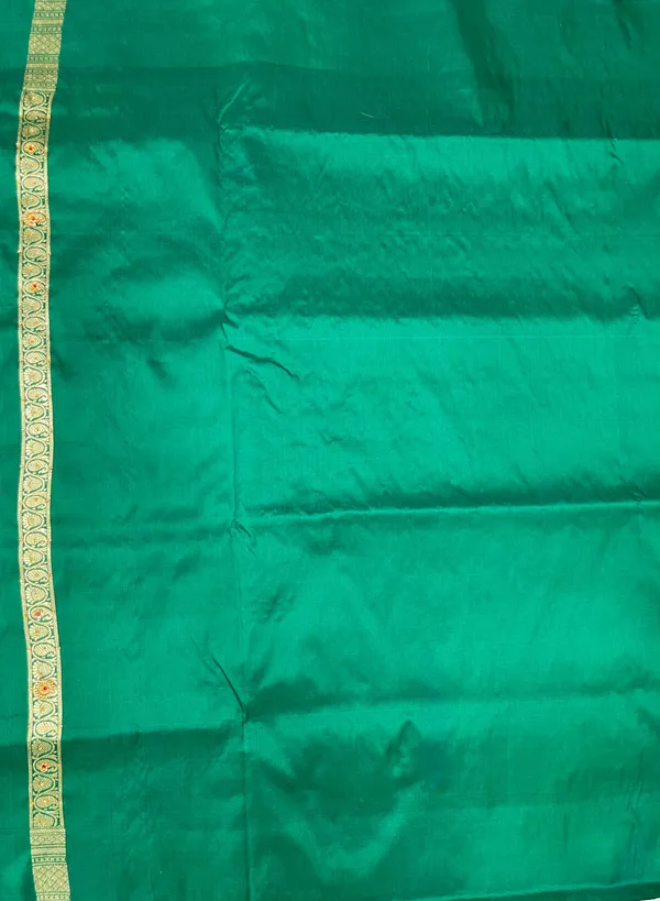 Humairah_Presents_Red_Satin_Silk_Floral_Leaf_Zari_Booti_Low_Stone_Work_Banarasi_Saree_with_Contrast_Green_Pallu_and_Green_Blouse