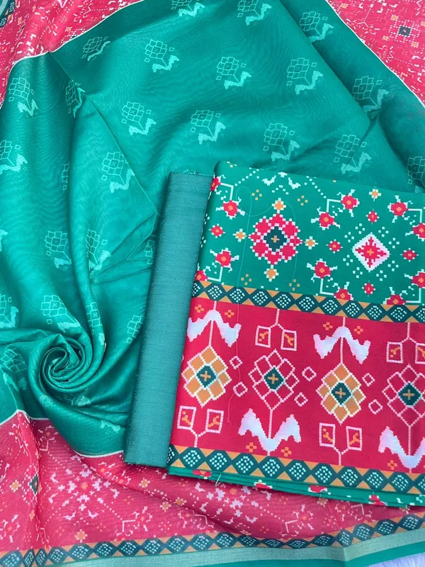 Green_Cotton_Patola_Print_Contrast_Red_Border_Banarasi_Suit_with_Digital_Printed_Dupatta_850SKL_CP4