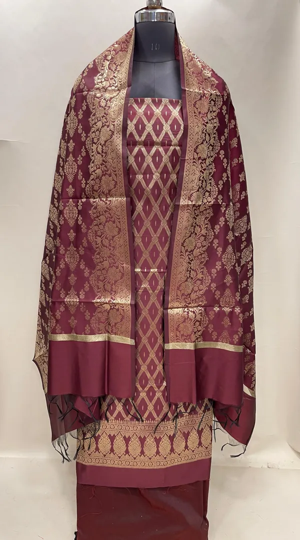 Humairah_Burgundy_Art_Silk_Diagonal_Zari_Zig-Zag_Stripe_3_pcs_Suit_set_with_Plain_Bottom_and_Tilfi_Floral_Zari_Diagonal_Burgundy_Dupatta