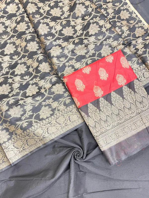 Red_Cotton_Banarasi_3_pcs_Suit_Set_with_Contrast_Black_Dupatta_IM_CS2