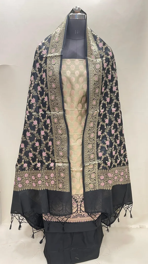 Humairah_Presents_Olive_Green_Floral_Zari_Booti_3_pcs_Suit_Set_with_Contrast_Black_Plain_Bottom_and_Floral_Minakari_Zari_Jaal_Black_Dupatta_ASD_140