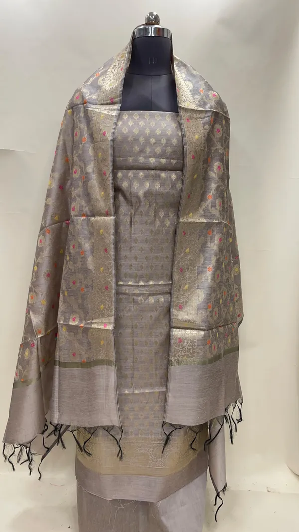 Humairah_Mauve_Cotton_Floral_Zari_Chunri_Booti_3_pcs_Suit_set_with_Plain_Bottom_and_Floral_Zari_Minakari_Jaal_Mauve_Dupatta