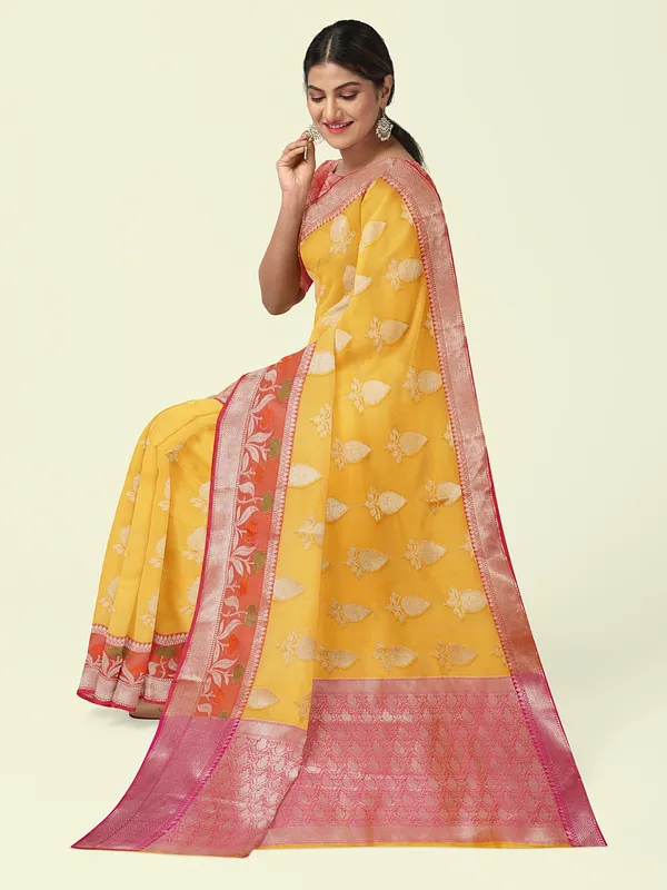 Gold_Cotton_Blend_Banarasi_Sarees_For_Women_GEHKR_11