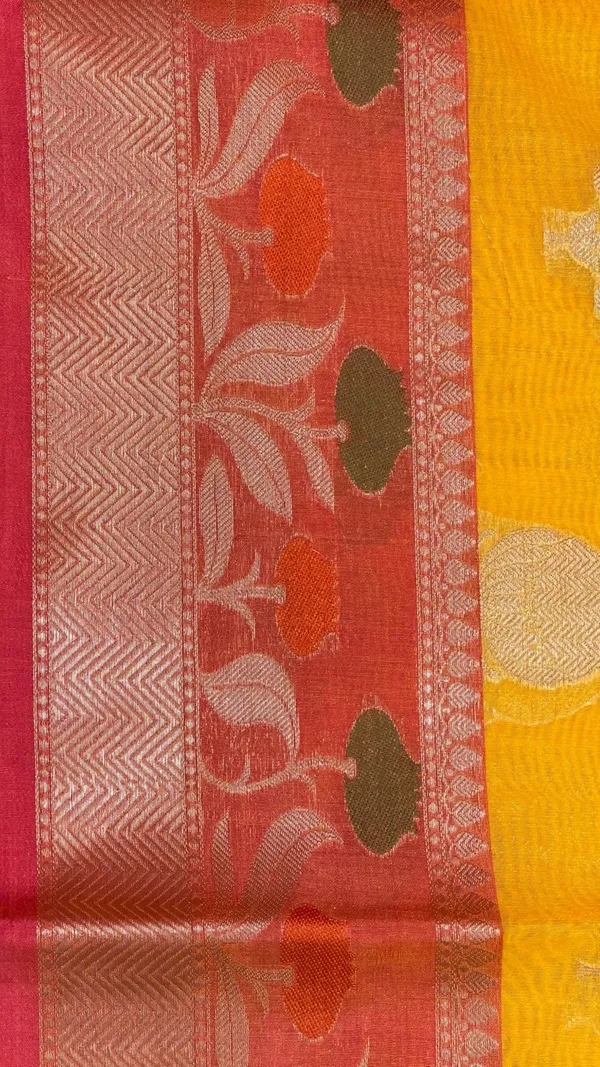 Gold_Cotton_Blend_Banarasi_Sarees_For_Women_GEHKR_11