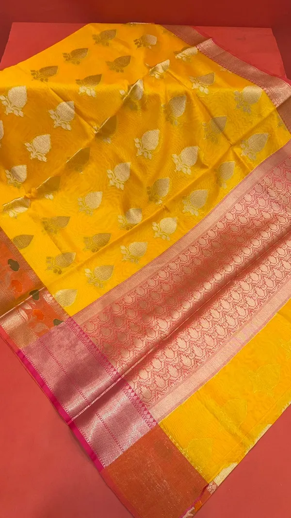 Gold_Cotton_Blend_Banarasi_Sarees_For_Women_GEHKR_11