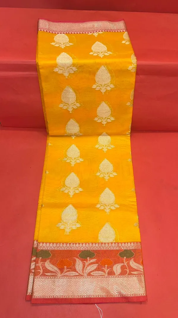 Gold_Cotton_Blend_Banarasi_Sarees_For_Women_GEHKR_11