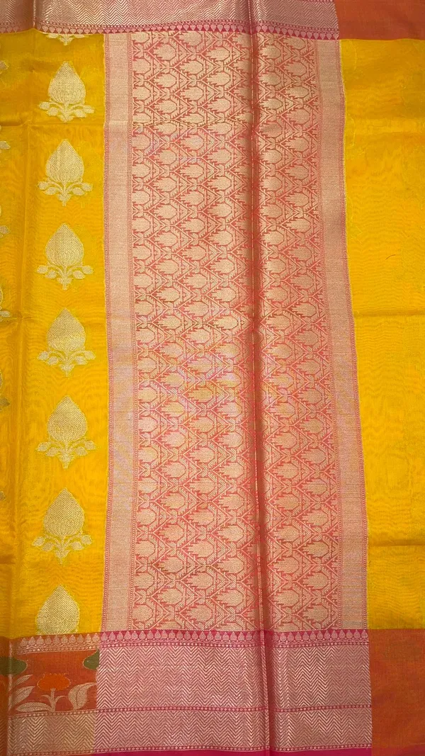 Gold_Cotton_Blend_Banarasi_Sarees_For_Women_GEHKR_11