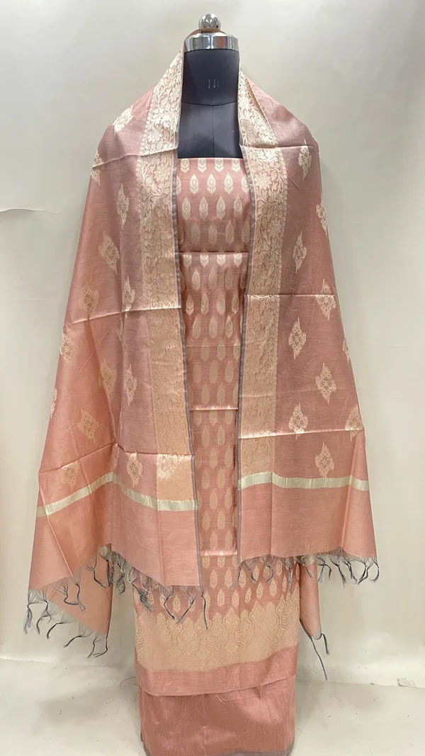 Humairah_Peach_Cotton_Floral_Resham_Booti_3_pcs_Suit_set_with_Plain_Bottom_and_Floral_Zari_Mina_Boota_Peach_Dupatta